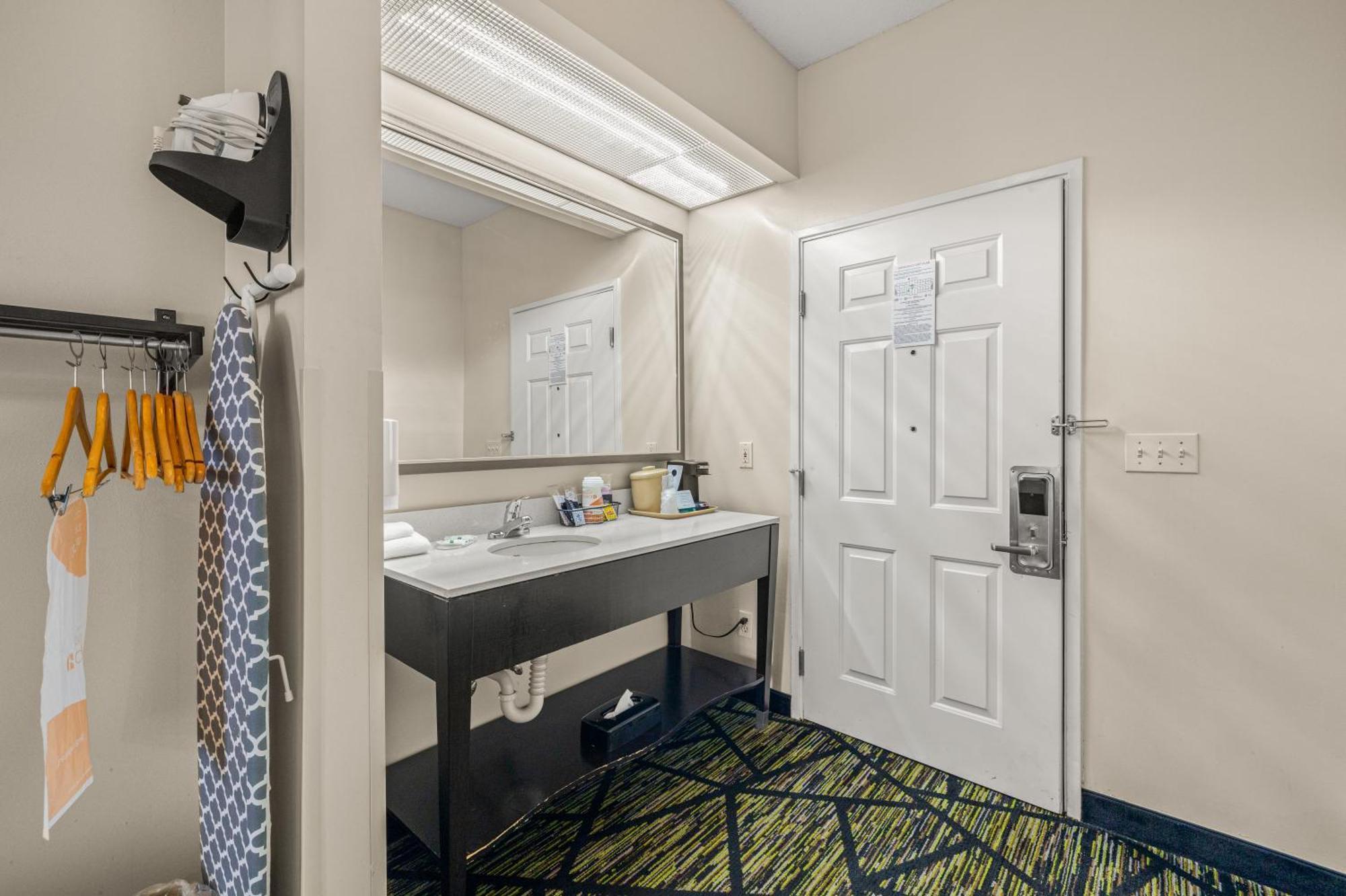 Quality Inn לייק סיטי מראה חיצוני תמונה